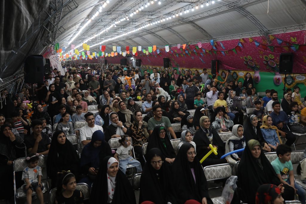 ۵۵ هزار نفر در ۵ شب مهمان شادواره شهروندی قم شدند