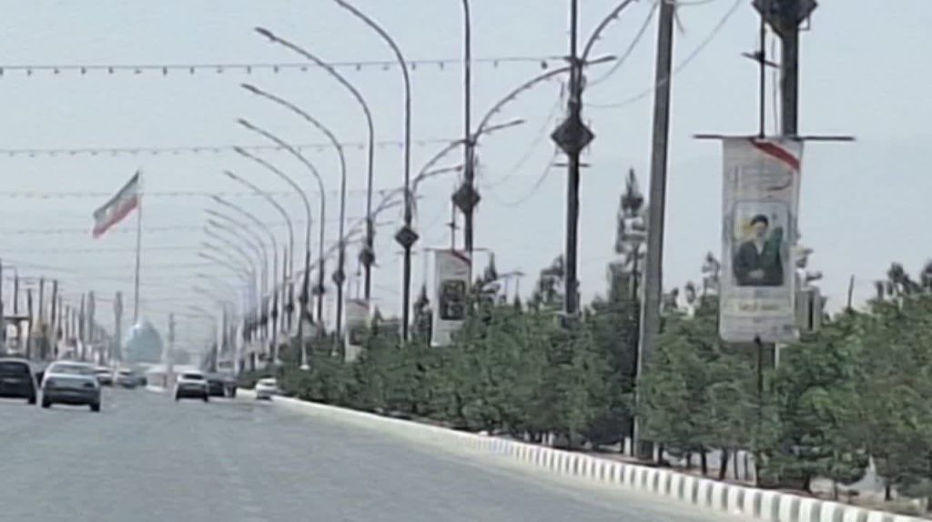 نصب ۸۰ بنر مزین به تصاویر شهدای خدمت در بلوار پیامبر اعظم(ص) قم