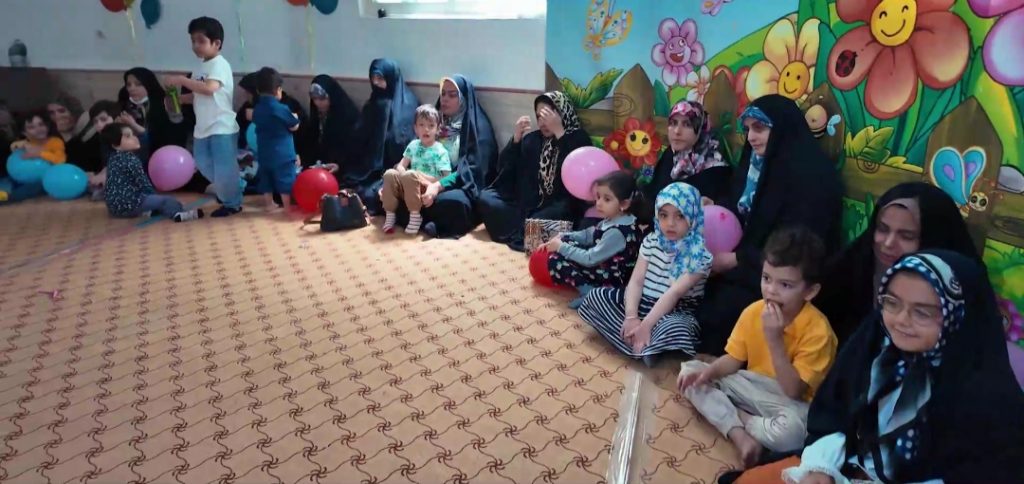 کارگاه خلاق «مادر و کودک» در قم برگزار شد کارگاه خلاق «مادر و کودک» در قم برگزار شد