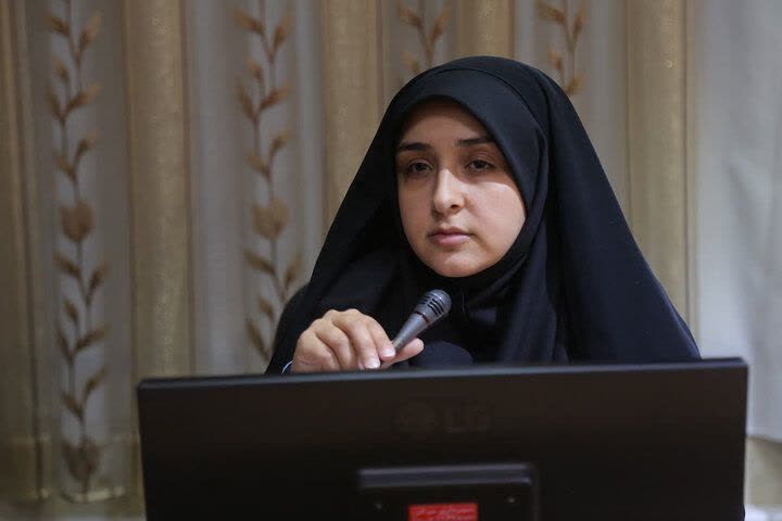 رئیس کمیسیون بانوان شورای اسلامی شهر قم عنوان کرد؛       بازنگری و نوسازی سیاست‌های فرهنگی سازمان فرهنگی شهرداری قم با تأکید بر خلاقیت و نوآوری اجتماعی/هم‌راستایی فعالیت‌های فرهنگی با حوزۀ خانواده را شاهد هستیم 